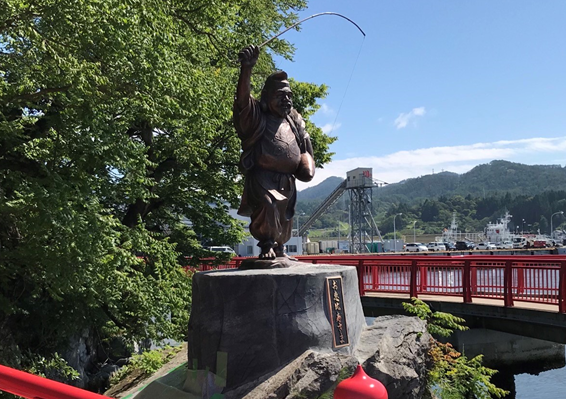 Restoration  of Standing Ebisu Statue, a symbol of the citizens of Kesennuma
