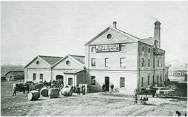1889年10月 現在の恵比寿ガーデンプレイスの地に日本麦酒醸造会社の工場竣工