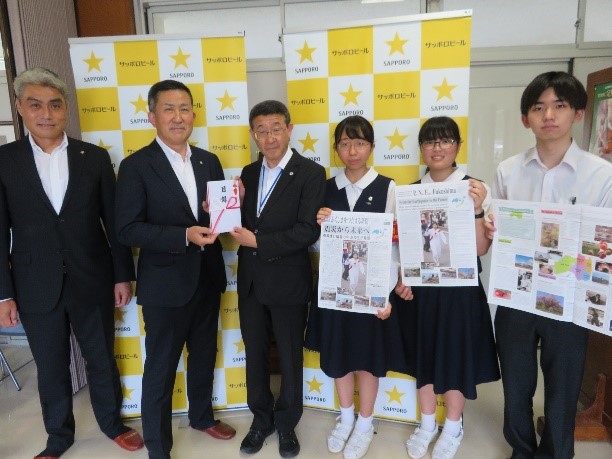 福島県の高校生による「ふくしまをつたえる新聞」制作・配布活動を支援